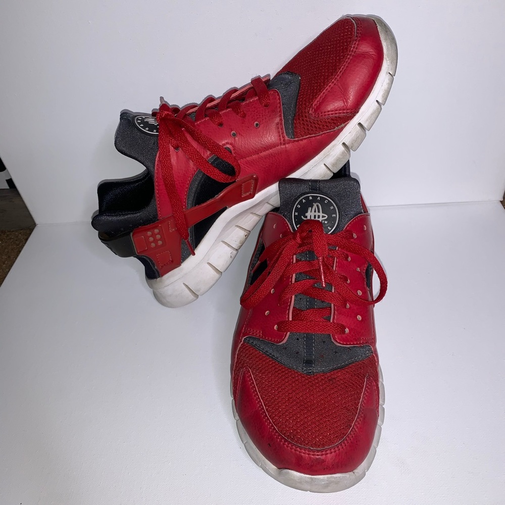 NIKE HUARACHE 2012 RED/BLACK LEATHER SNEAKERS 10